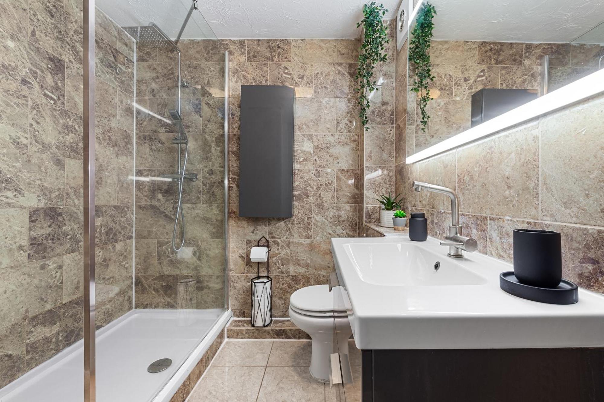 Quirky Canary 2Bed, Free Parking, Smart Tv & Games Londres Exterior foto